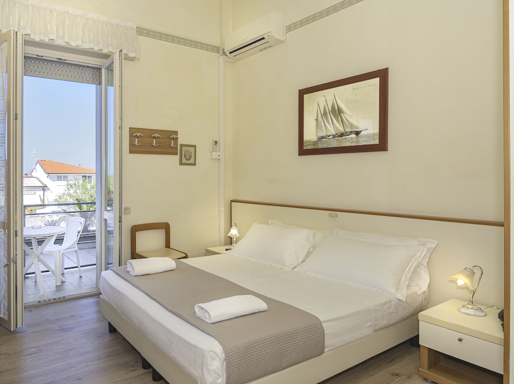 Camera Quadrupla, balcone, vista mare