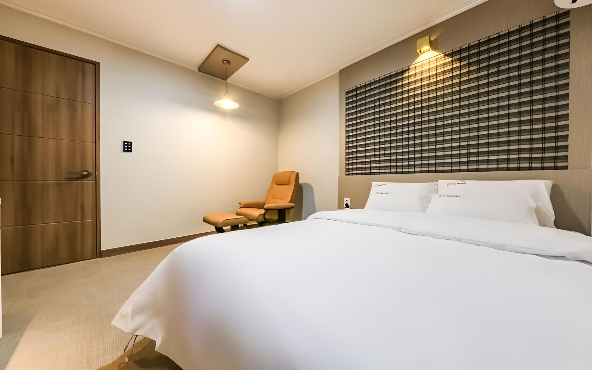 Room (Standard (non-smoking room) (air puri) - Photo 3