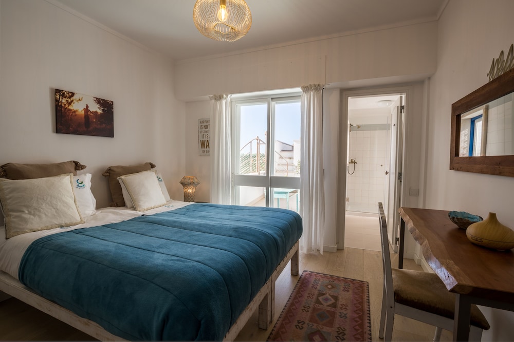 Basic Suite, Private Bathroom, Sea Facing photo 3