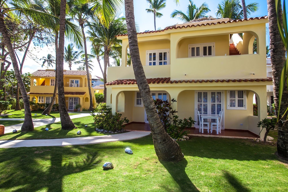 Los Corales Villas Beachfront Junior Suite photo 3