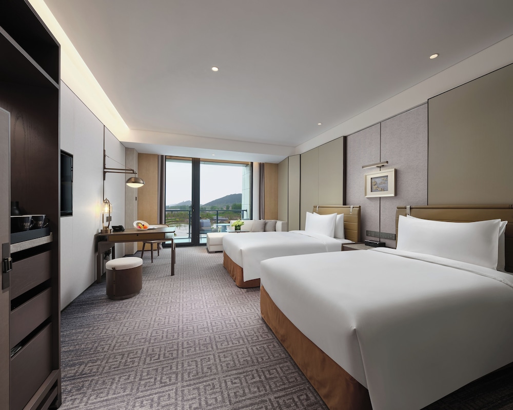 Superior Twin Room, Courtyard View photo 1