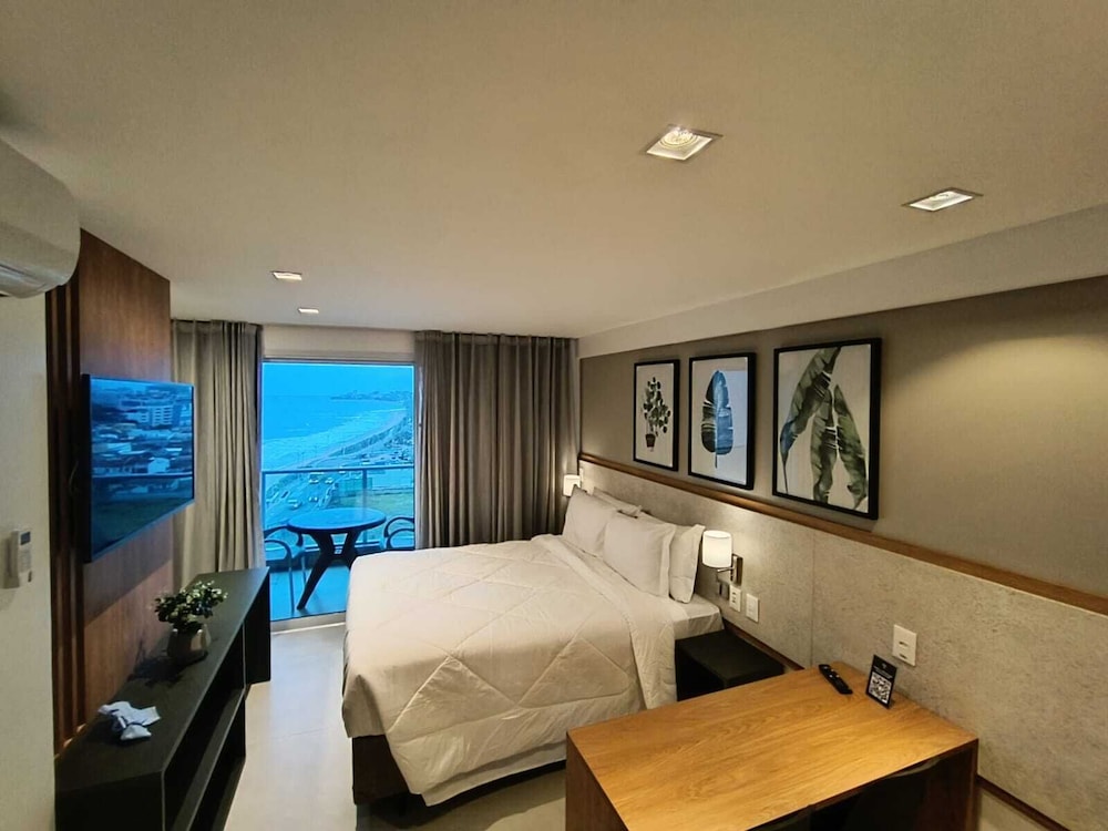 Superior Studio, 1 Queen Bed, Partial Sea View photo 3