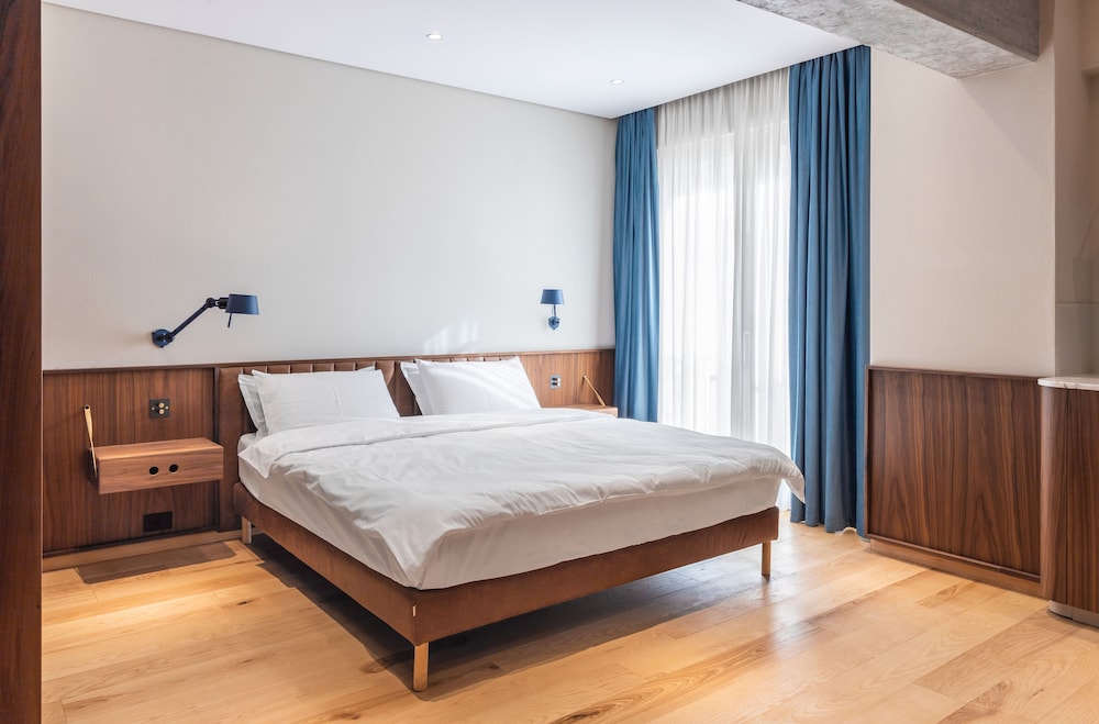 Superior Studio, 1 King Bed - Photo 1