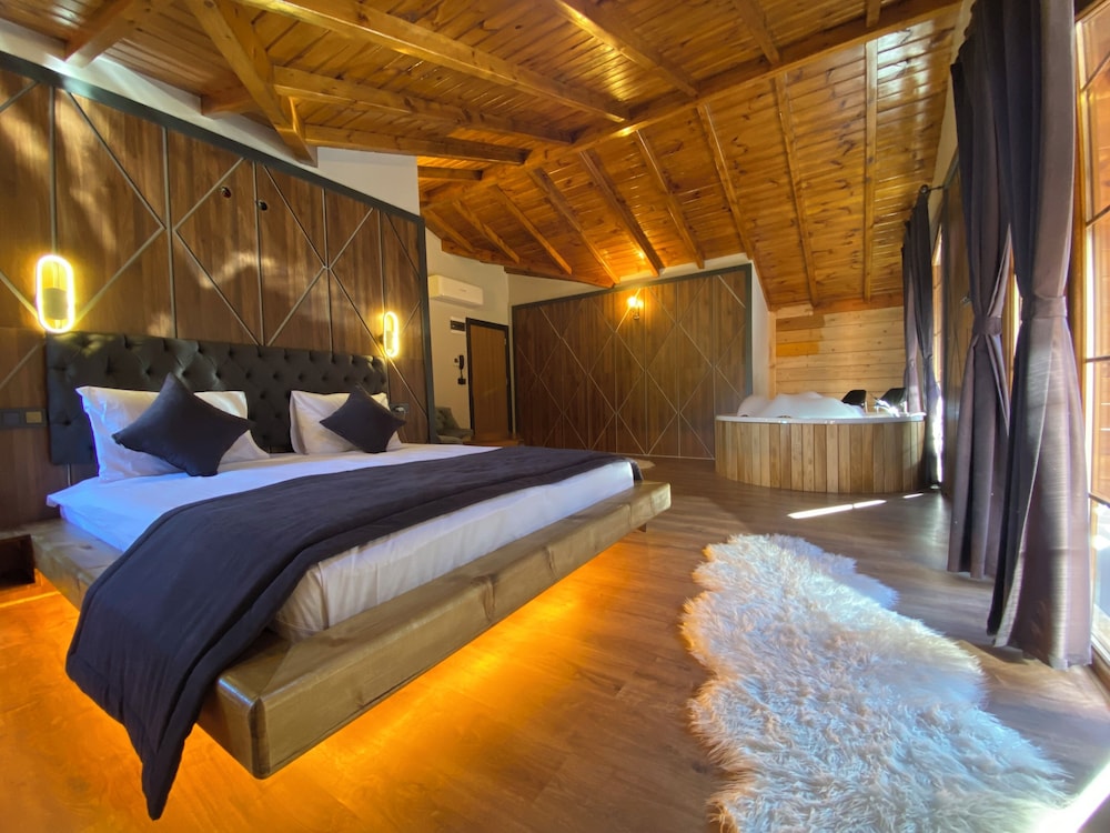 Elite Studio Suite, 1 Queen Bed