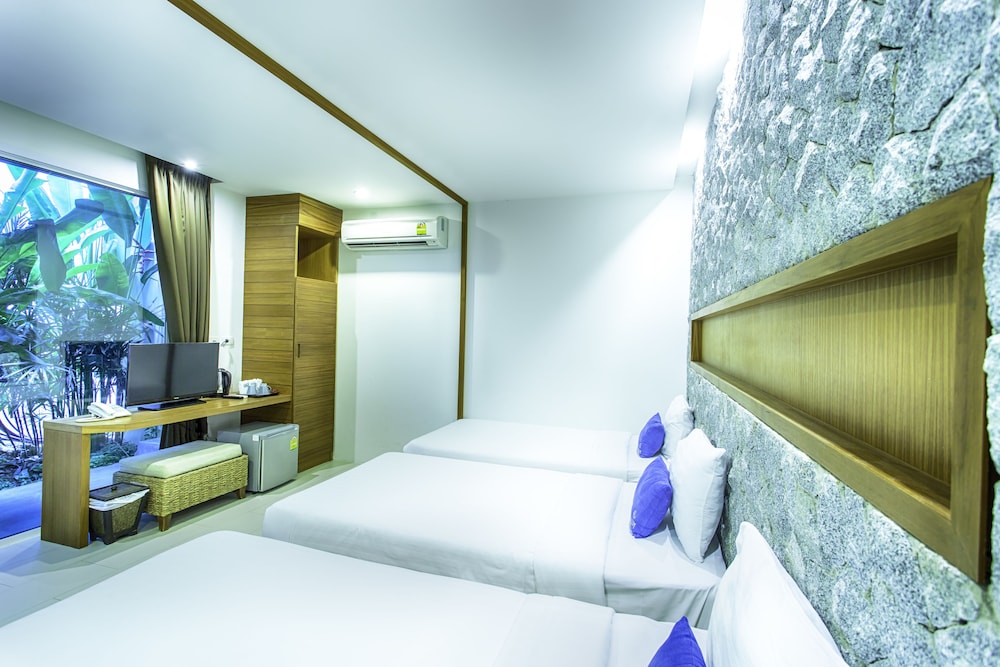 Family Triple Room, Courtyard View photo 3