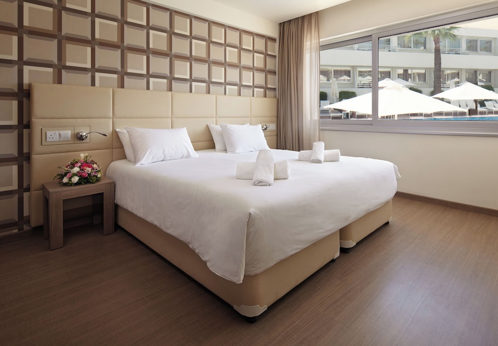Suite, 1 Bedroom, Pool View - Photo 1