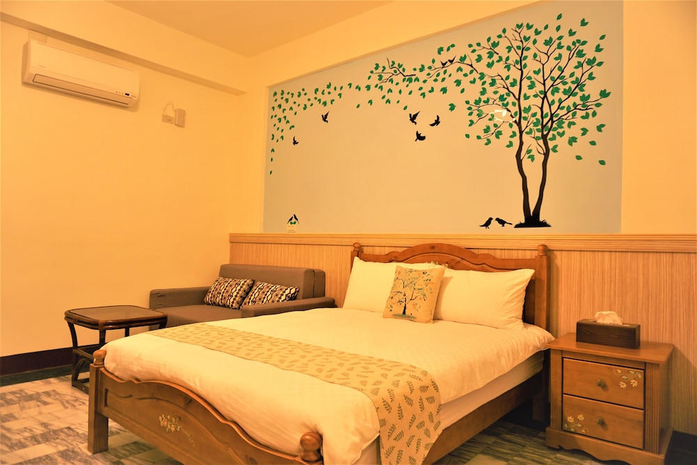 Comfortable double bed, 1 standard double bed, ground floor photo 2