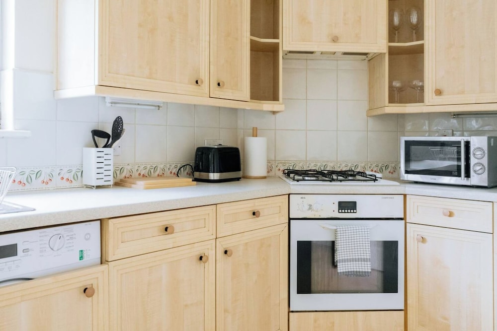Basic Apartment, Multiple Beds