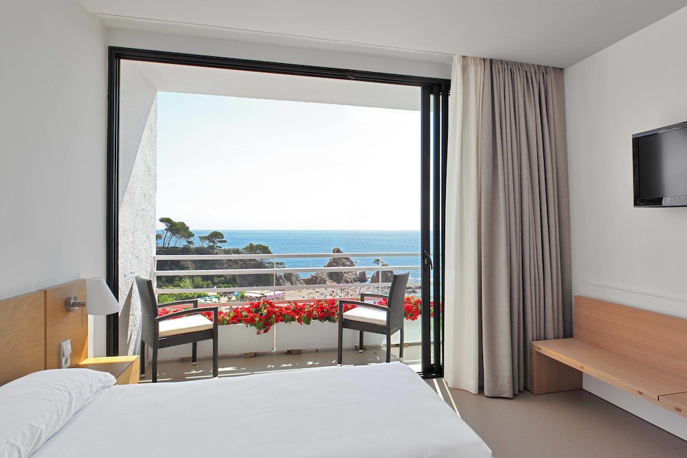 Double Room, Balcony, Sea View - Photo 3