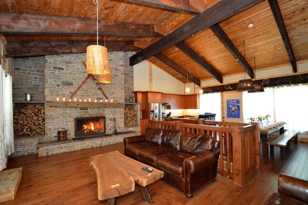 Chalet, Multiple Bedrooms, 2 Bathrooms photo 1