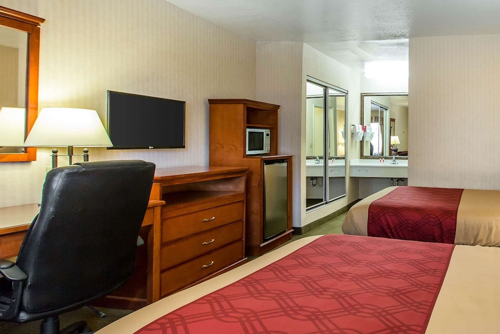 Room, 2 Double Beds, Smoking photo 1