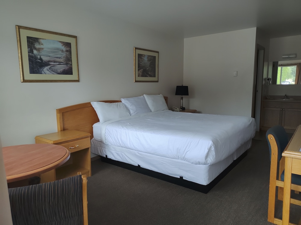 Standard King Room photo 1