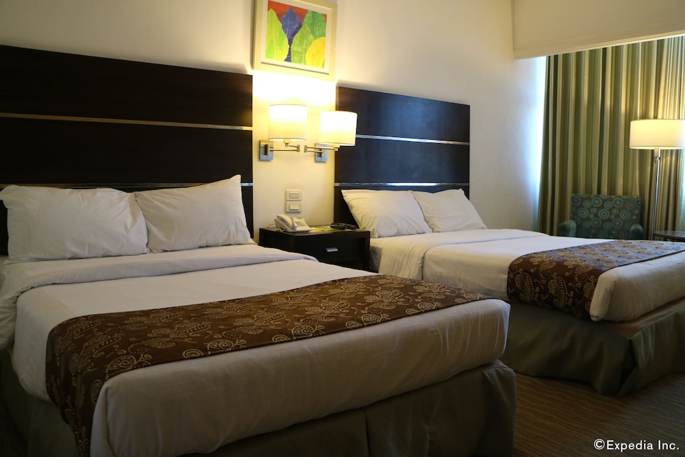 Business Room, 2 Double Beds, Non Smoking - Photo 1