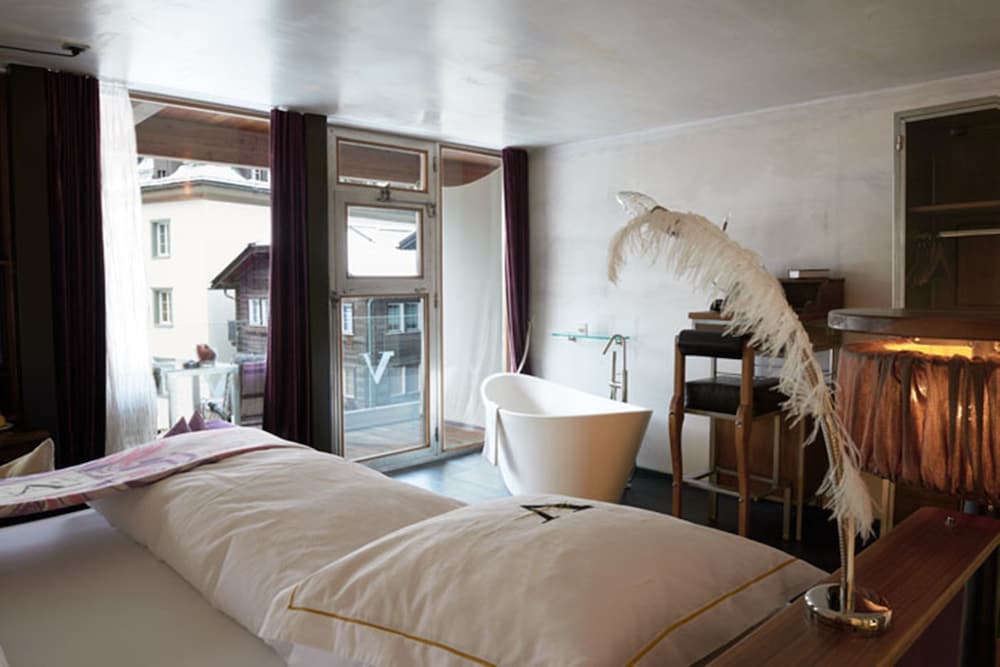 Deluxe Room - Photo 7