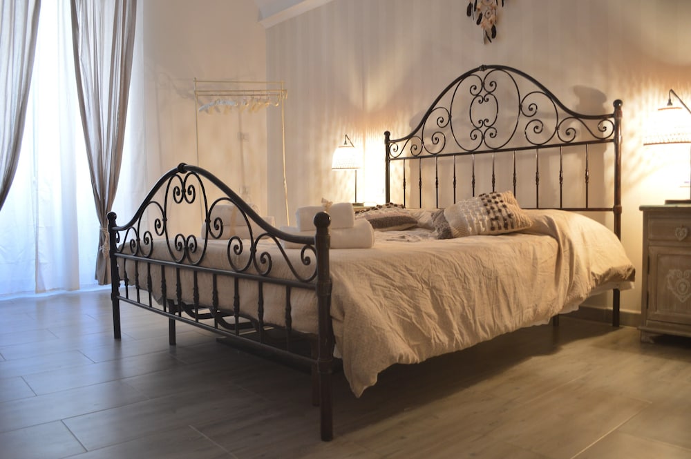 Romantic Quadruple Room, Private Bathroom (camera 3)