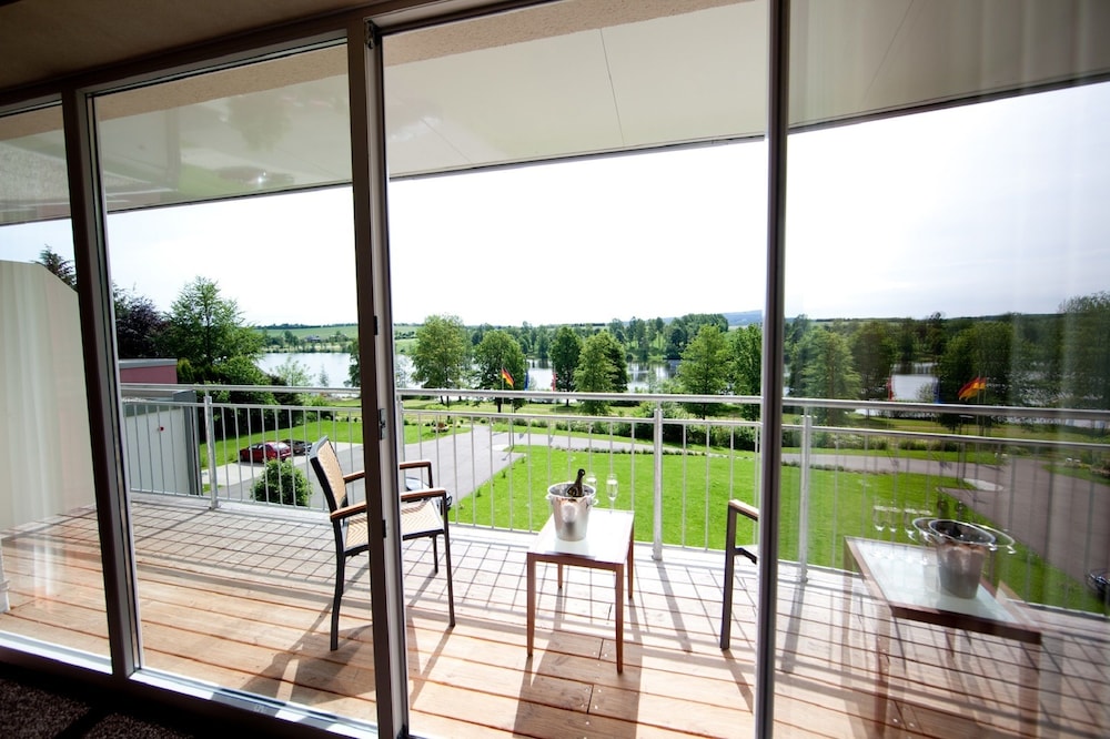 Double Room, 1 Double Bed, Lakeside photo 1
