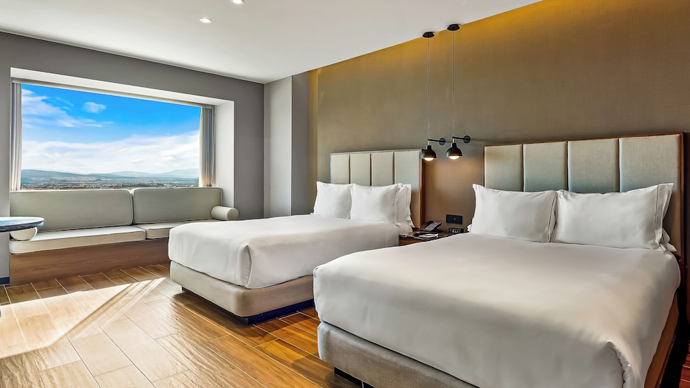 Room, 2 Queen Beds - Photo 1