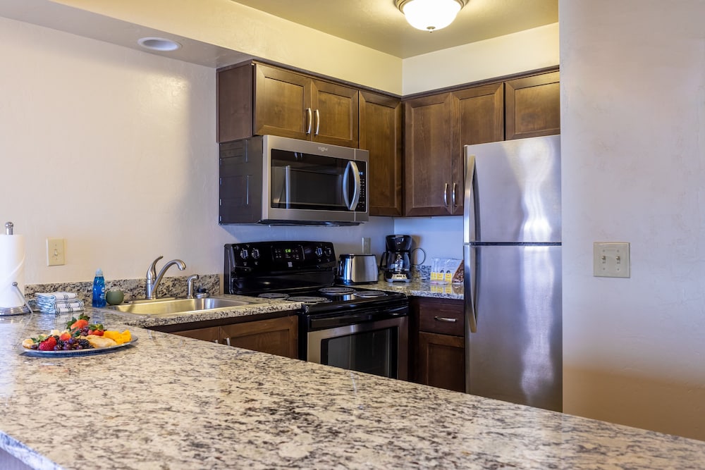 Deluxe King Room Kitchen
