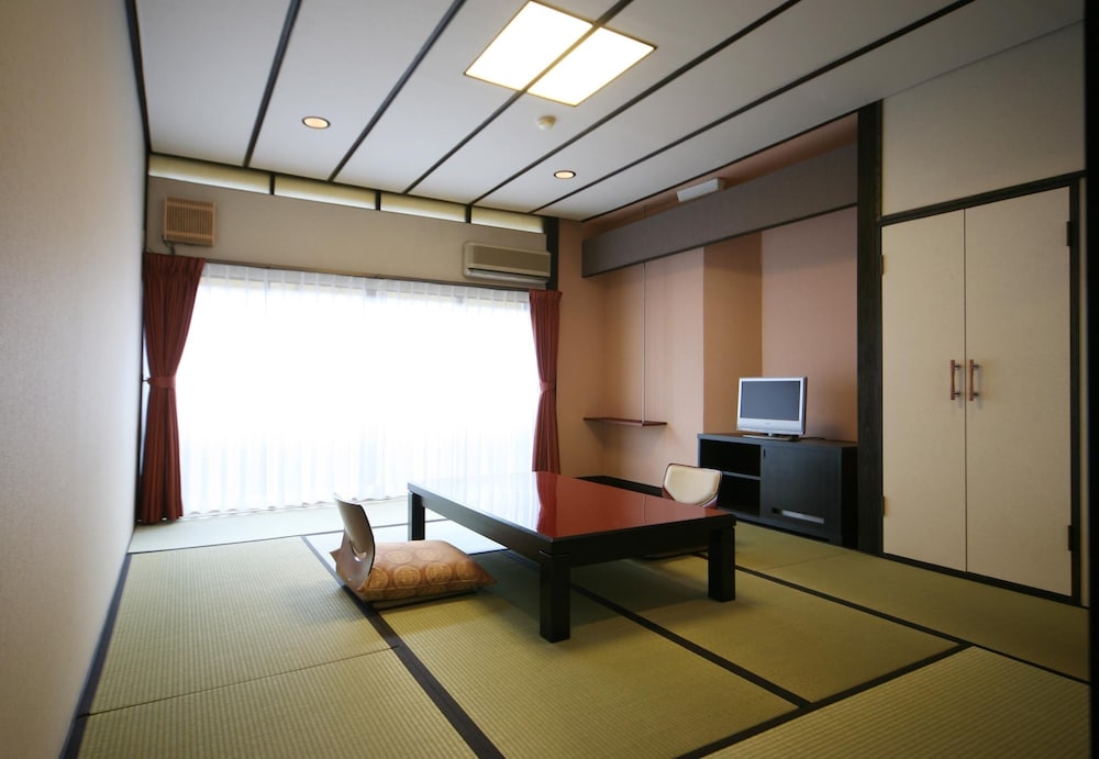 Japanese Style Twin Room with Private Toilet and Shared Bath (8 Tatami-mats) photo 1