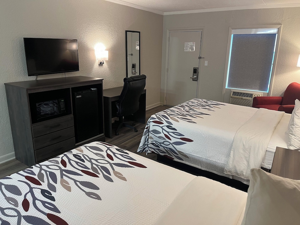 Deluxe Room, 2 Queen Beds, Accessible, Non Smoking - Photo 2