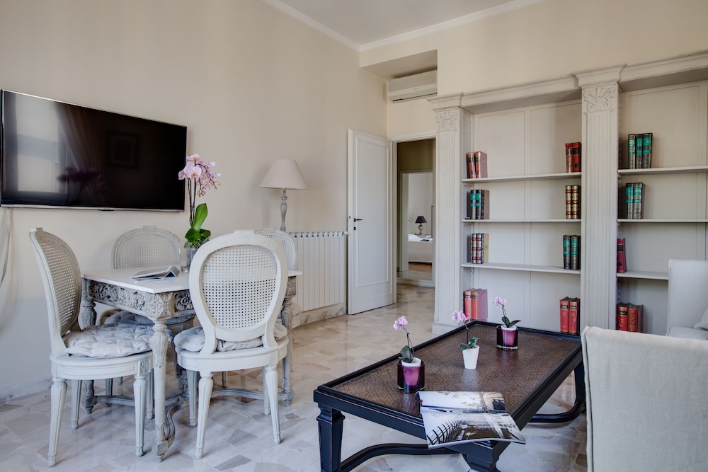 Suite, Balcony