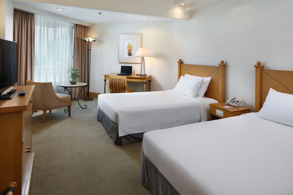 Deluxe Room Twin Beds - Photo 2