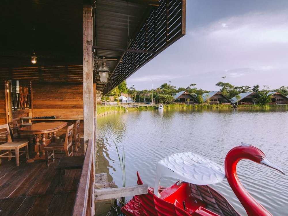 Twin Room with Lake View photo 3