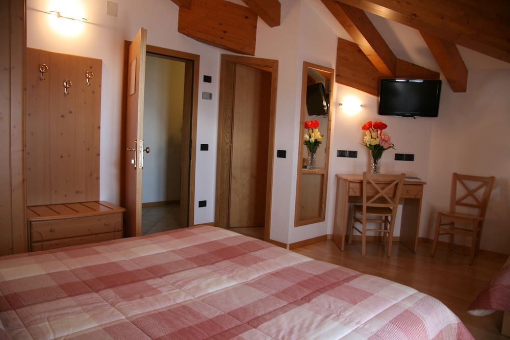 Standard Triple Room photo 2