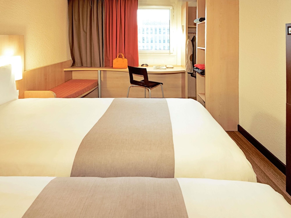 Standard Room, 2 Twin Beds - Photo 8