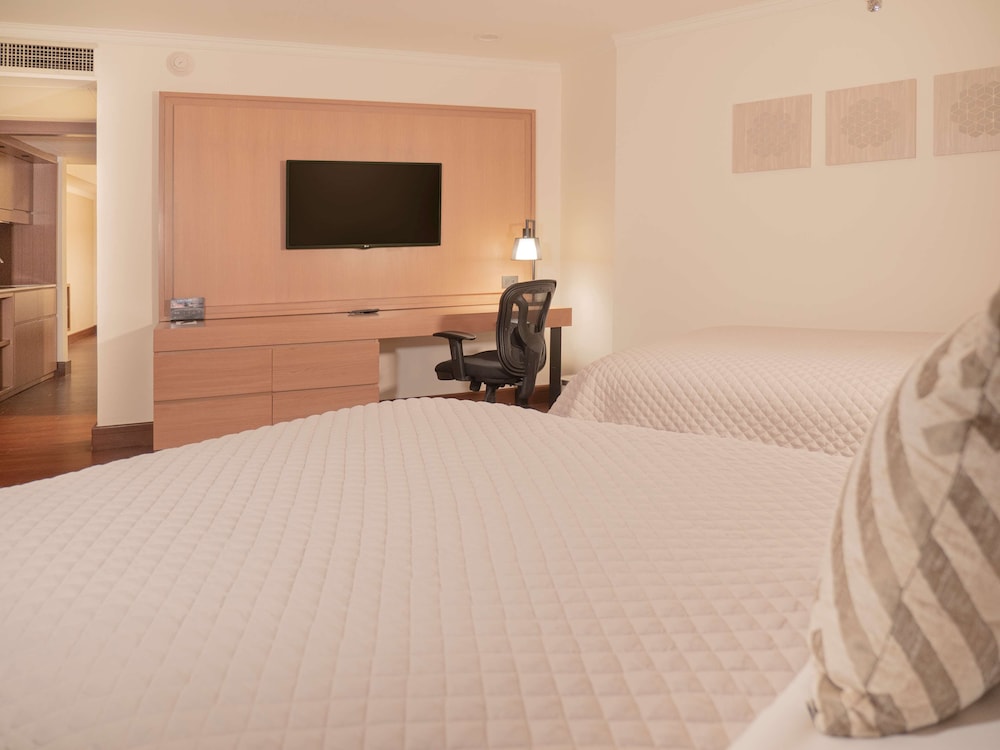 Executive Suite, 2 Double Beds (Junior) - Photo 2