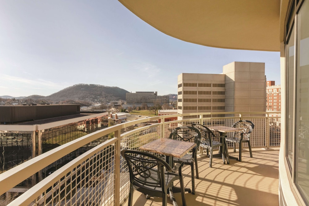 Studio, 1 King Bed, Mountain View, Corner