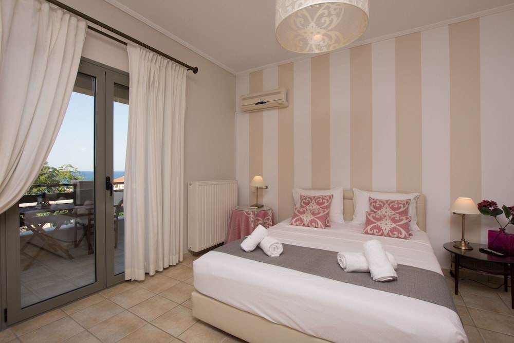 Luxury Suite, 2 Bedrooms, Partial Sea View