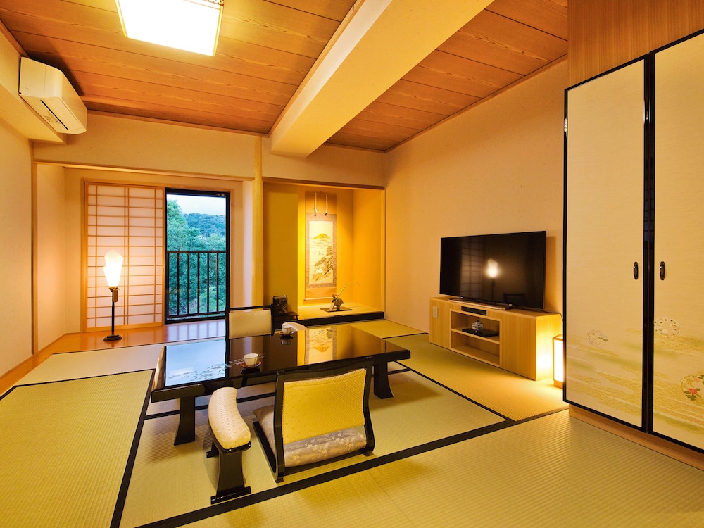 Japanese Style Room with Japanese Garden View <For 2 guests>