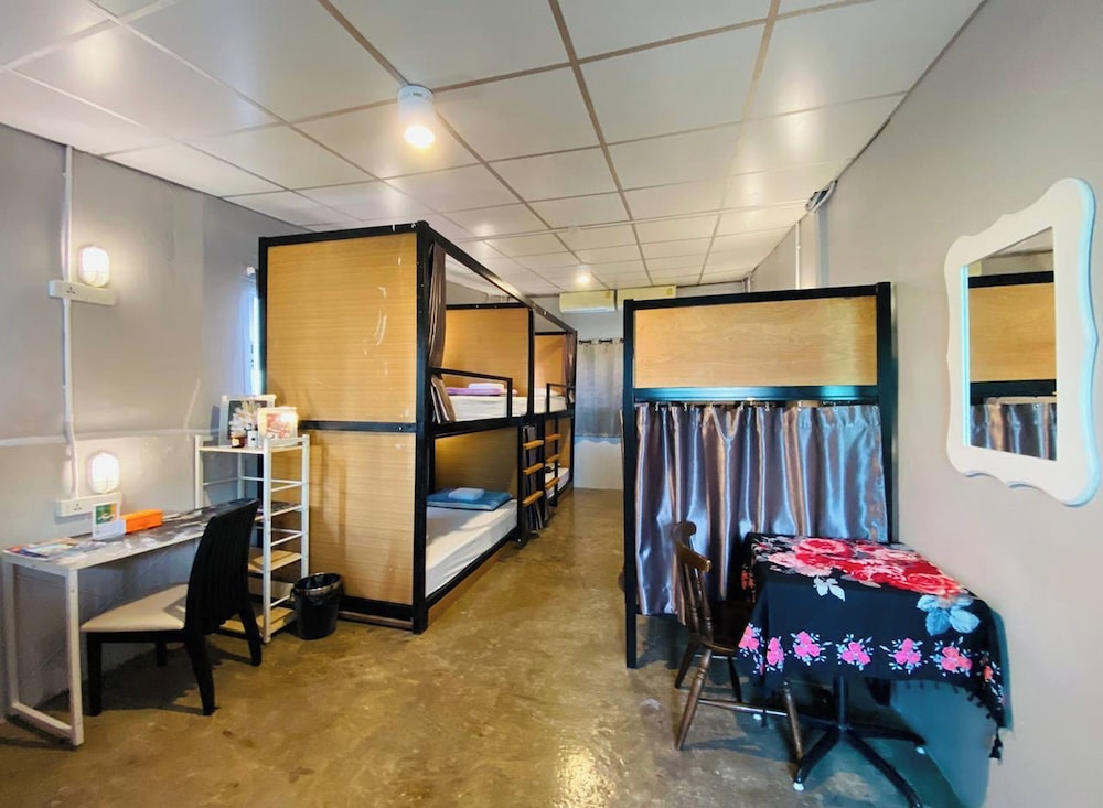 Female Dormitory Room, 8-Beds with Shared Bathroom