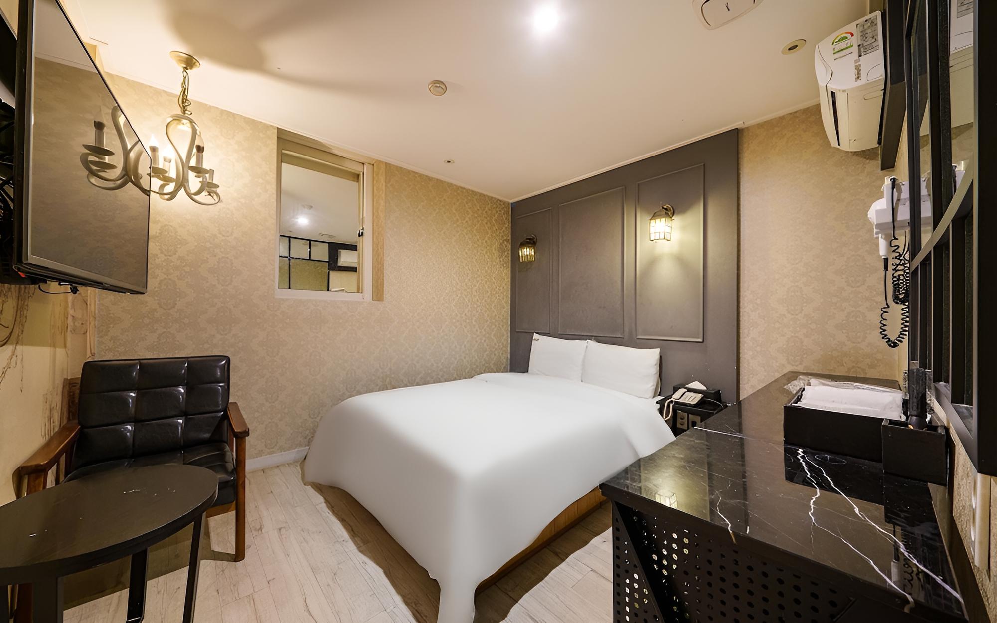 Room (Standard) - Photo 7