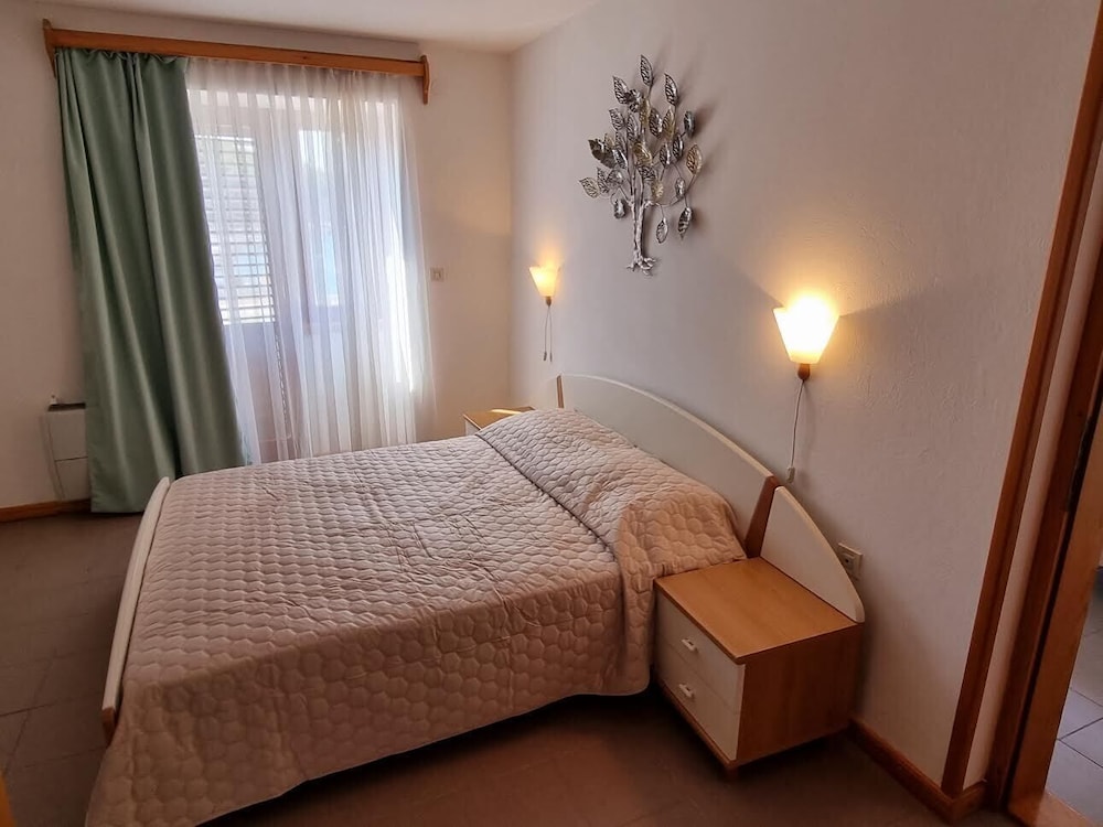Room, 2 Bedrooms, Balcony, Sea View photo 1
