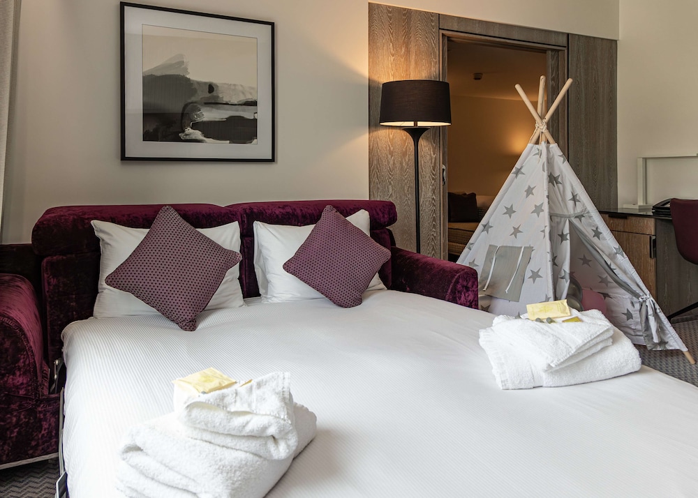 Executive Suite, 1 King Bed with Sofa bed, Club Lounge Access thumbnail 6