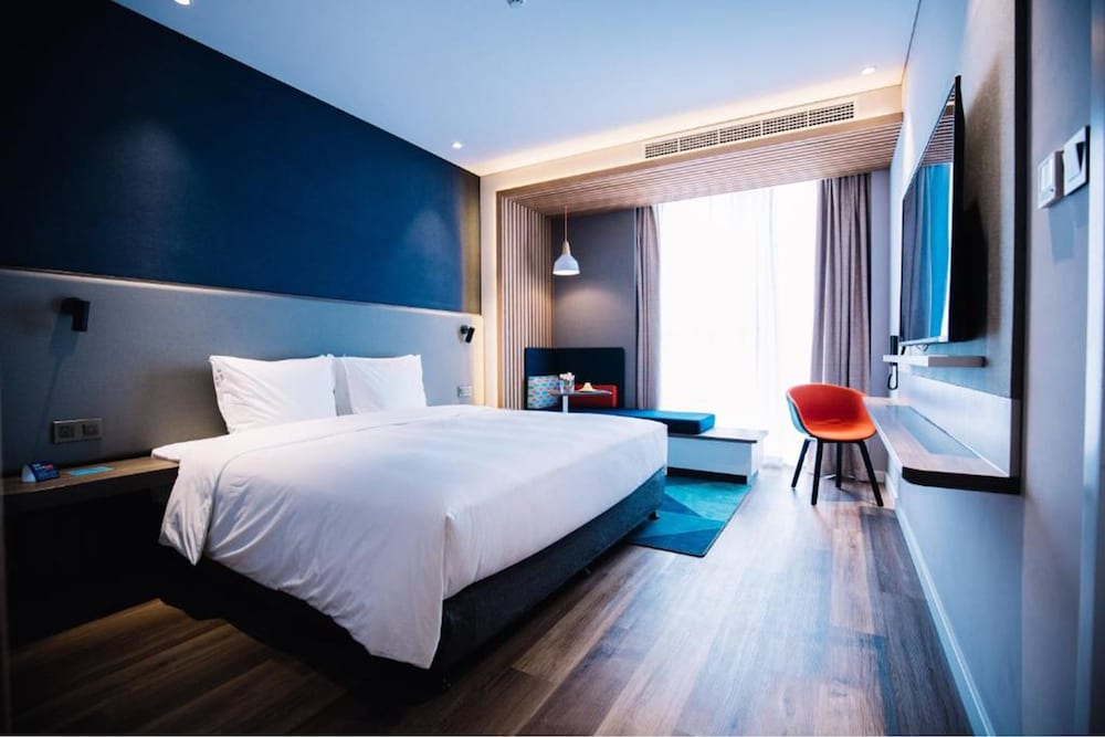 Suite, 1 King Bed (Additional Living Area) photo 3