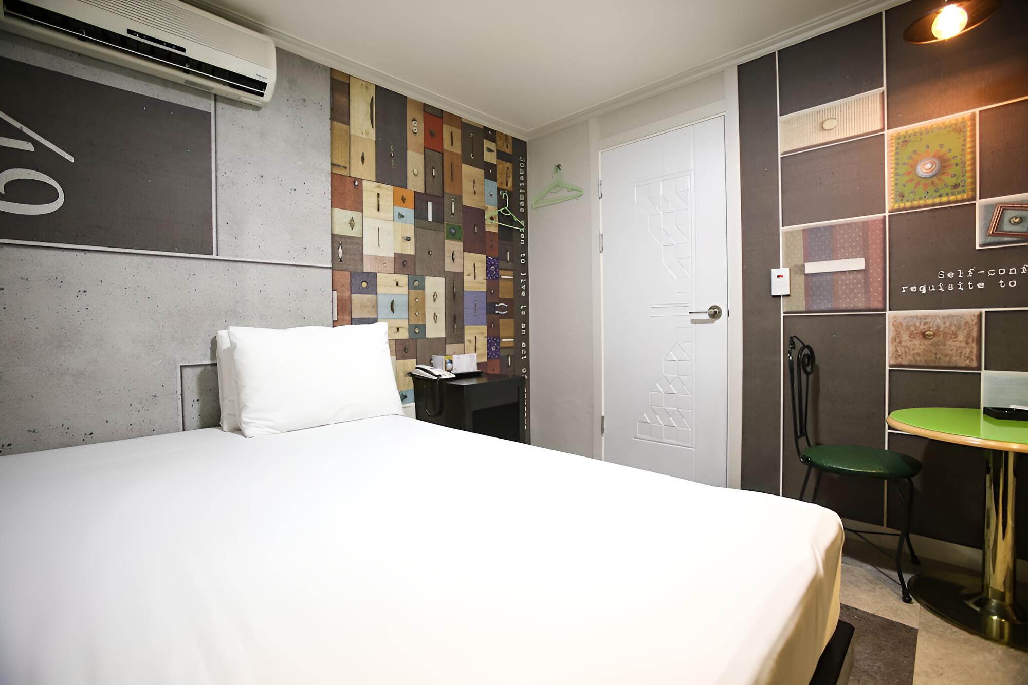 Room (Standard Room B (Free viewing of Netf) - Photo 2