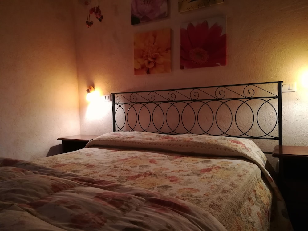 Basic Triple Room, Multiple Beds photo 2