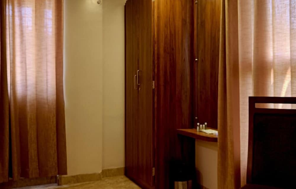 Classic Triple Room - Photo 12