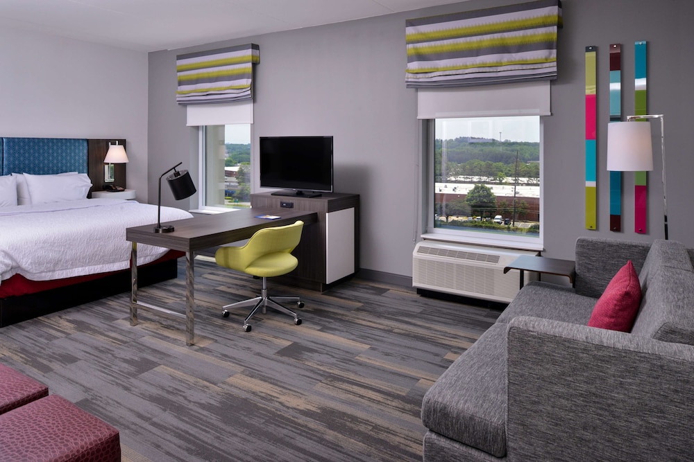Studio, 1 King Bed, Accessible, Bathtub (Mobility & Hearing) photo 1