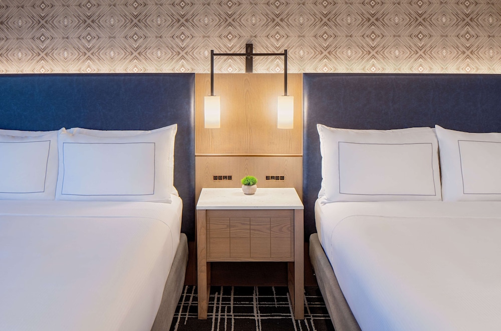 Suite, 2 Queen Beds, Non Smoking, Corner - Photo 3