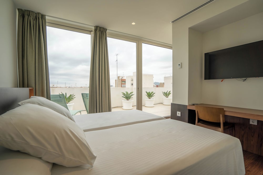 Deluxe Studio Suite, 1 Queen Bed (1 Pax)