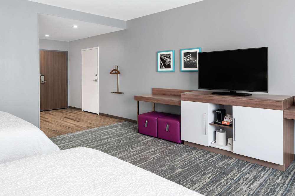 Room, 2 Queen Beds, Accessible (Hearing) - Photo 4