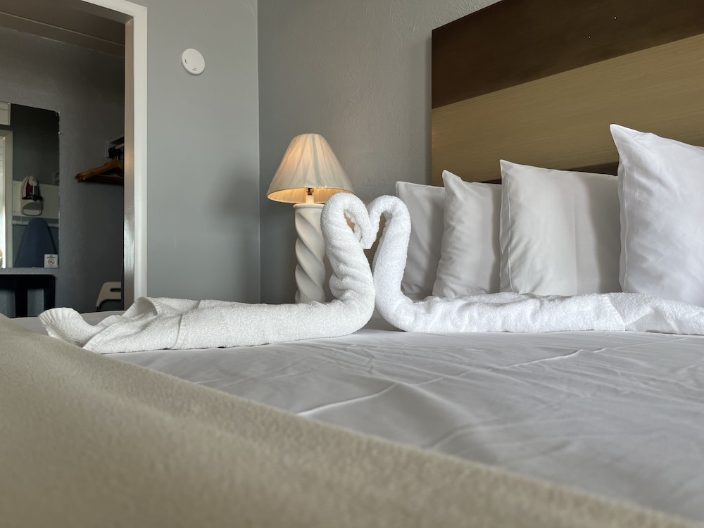 Family Suite, 1 King Bed with Sofa bed, Kitchenette (Ocean Front)