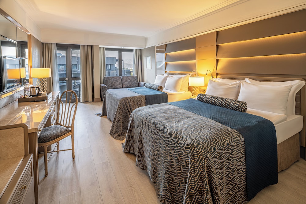 Standard Room, Partial Sea View photo 3