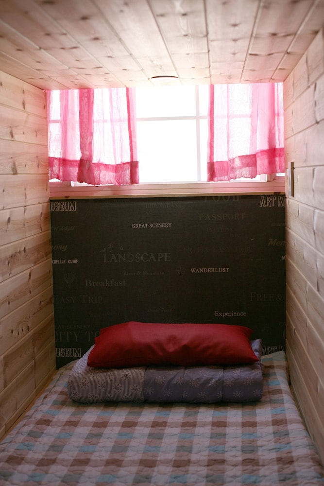 Single Capsule, Women Only photo 3