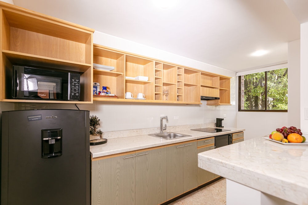 Grand Suite, 2 Bedrooms, Kitchen - Photo 7