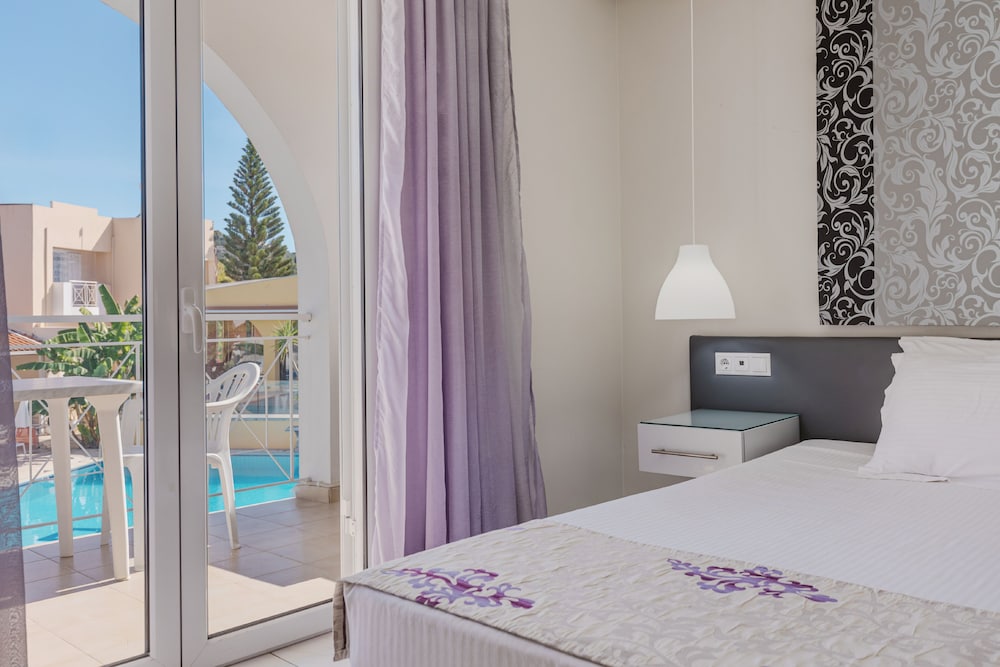 Classic Twin Room, 2 Twin Beds, Balcony photo 2